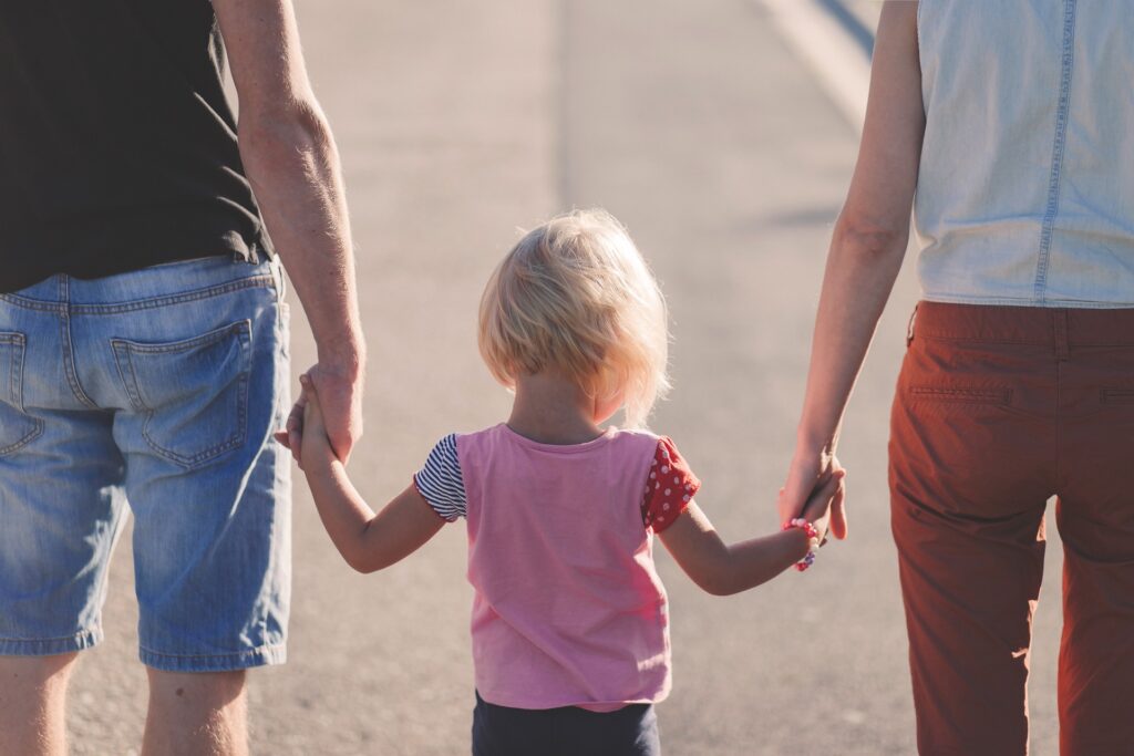 AVVISO PUBBLICO PER LA PARTECIPAZIONE AL SERVIZIO CENTRO PER BAMBINI E FAMIGLIE